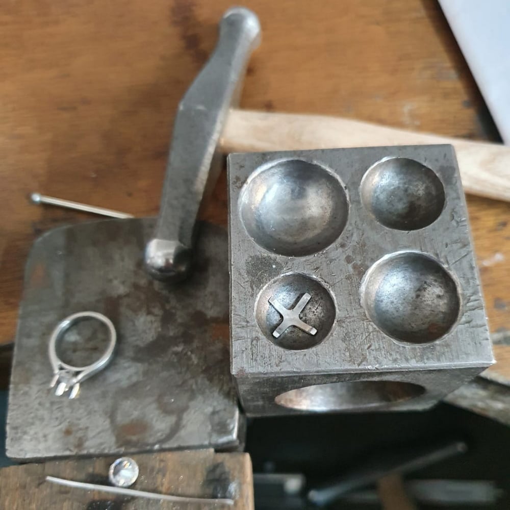 Making an engagement ring