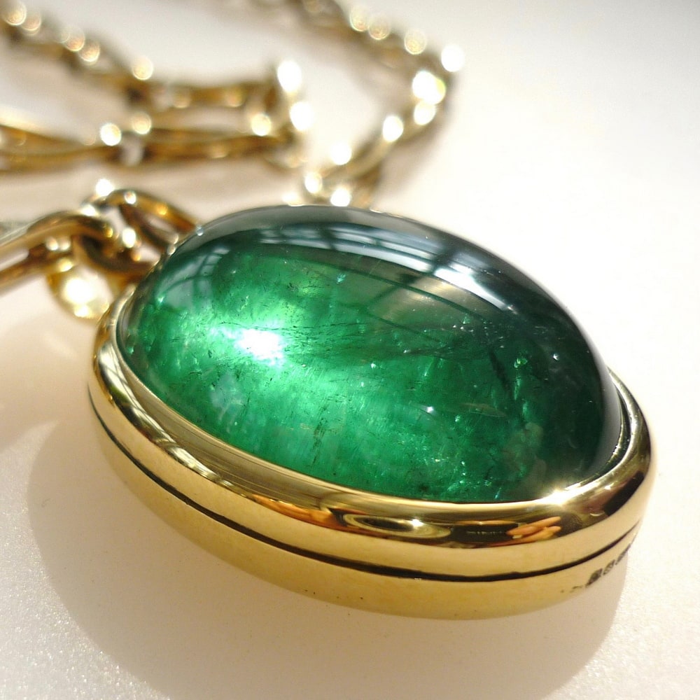 Green tourmaline cabochon pendant in yellow gold