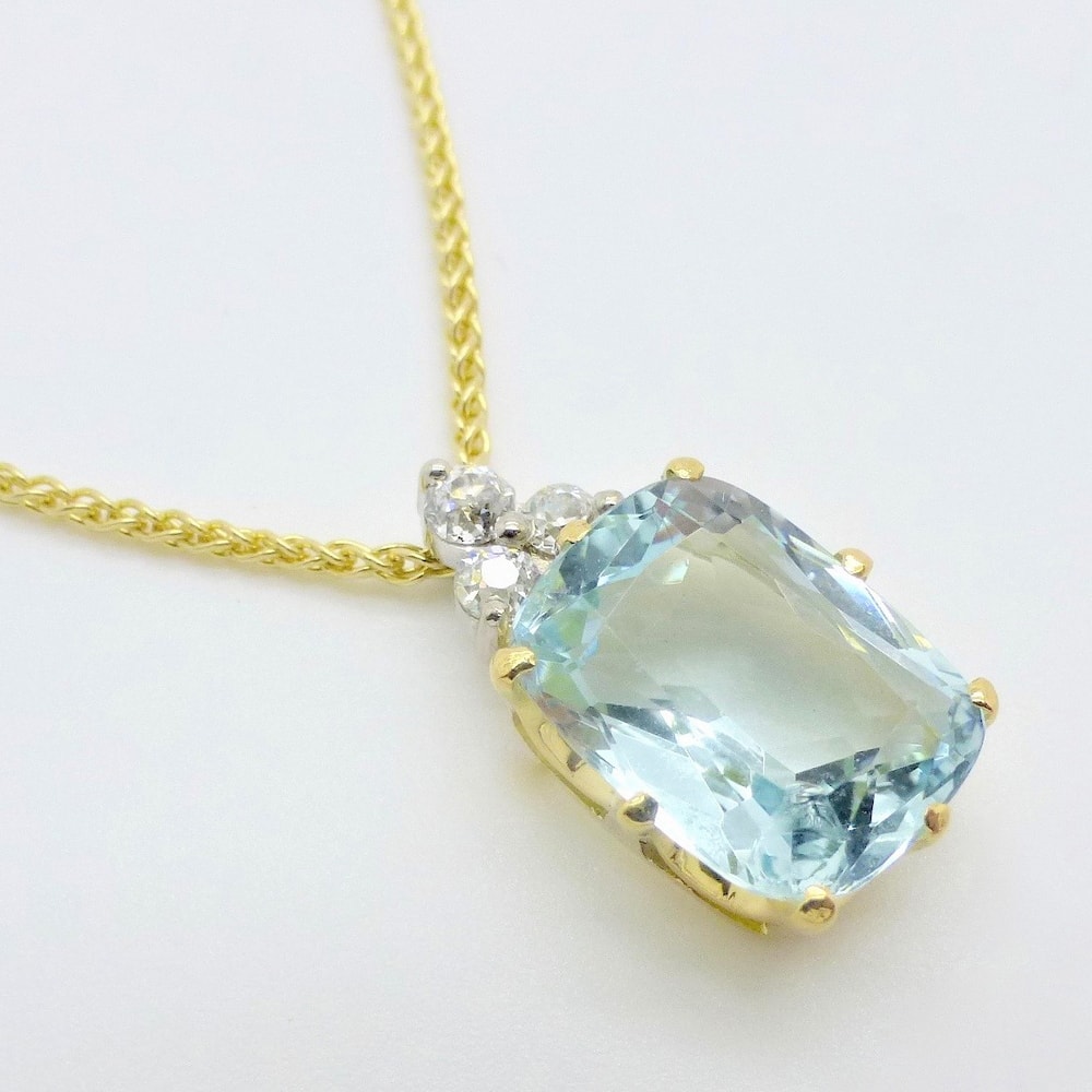 Aquamarine and diamond pendant