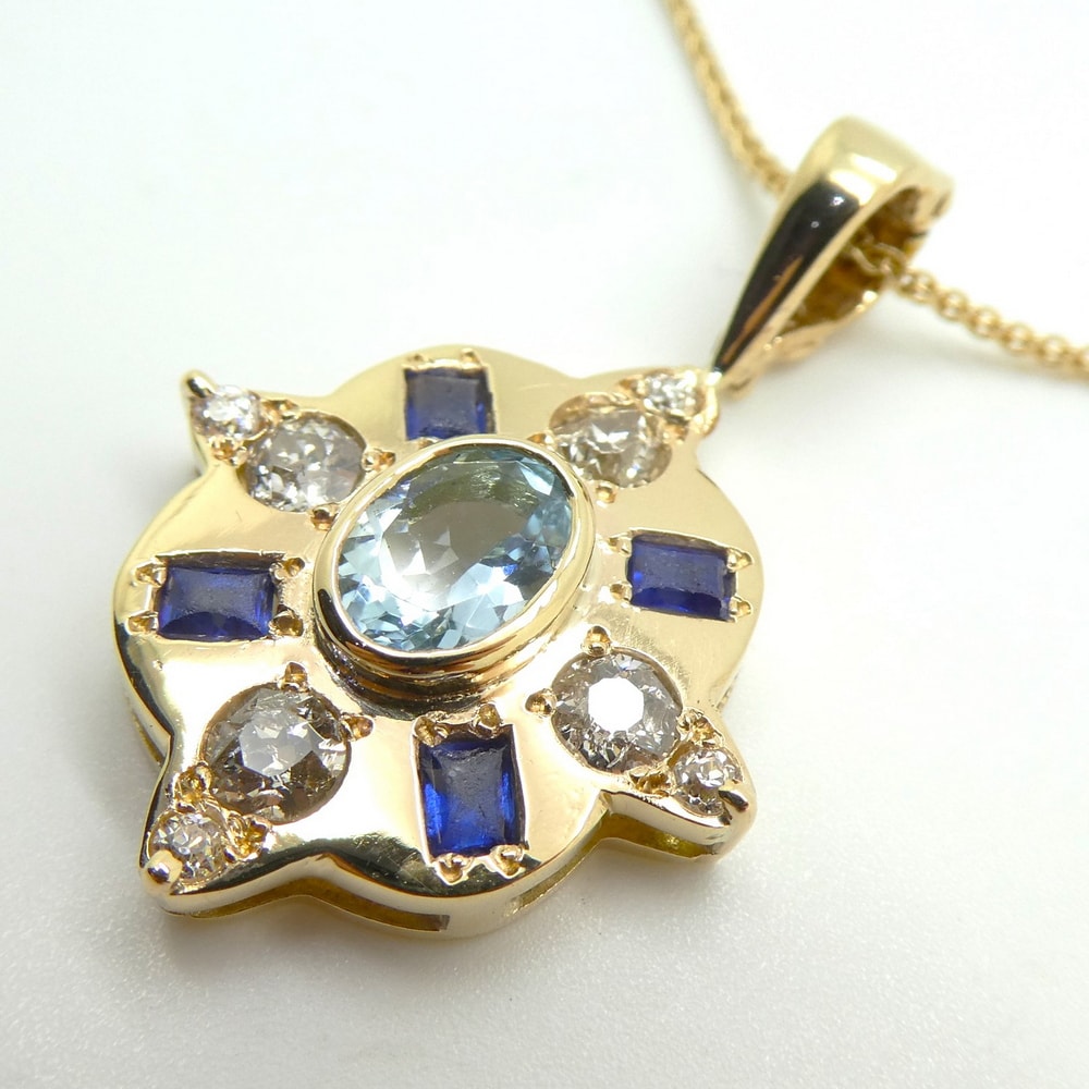 Aquamarine sapphire and diamond pendant in yellow gold