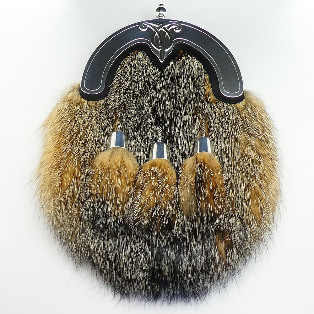 Silver bespoke sporran silver cantle with fur pouch