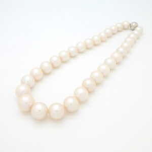 Cultured freshwater pearl necklace