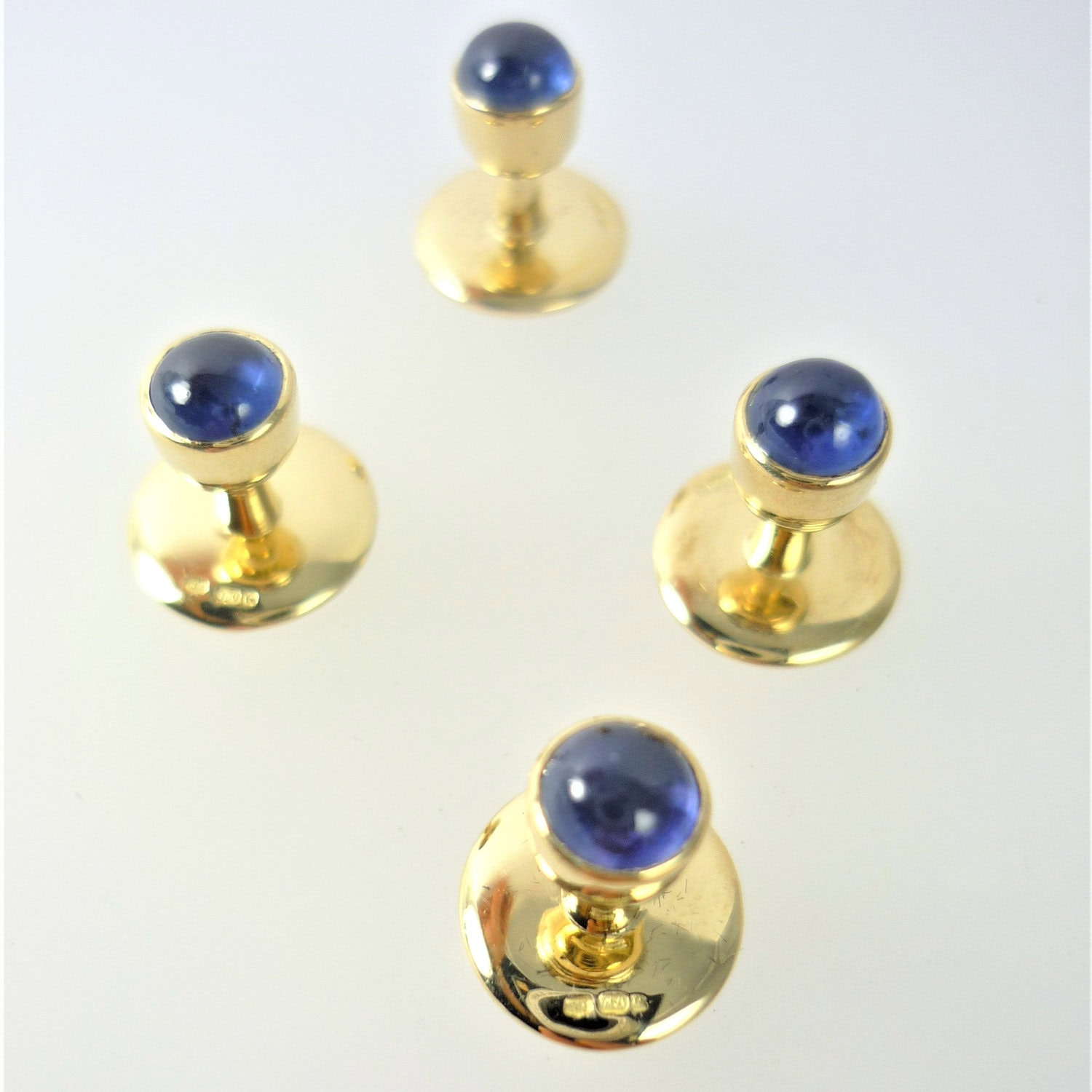 Cabochon sapphire yellow gold dress stud set