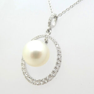 South sea and diamond pendant 18 carat white gold and chain